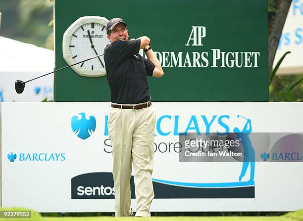 Bob Diamond CEO of Barclays Capital in action during the practice round of the Barclays Singapore Open at Sentosa Golf Club on October 27, 2009 in...