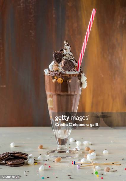 chocolate milkshake - cioccolato fotografías e imágenes de stock