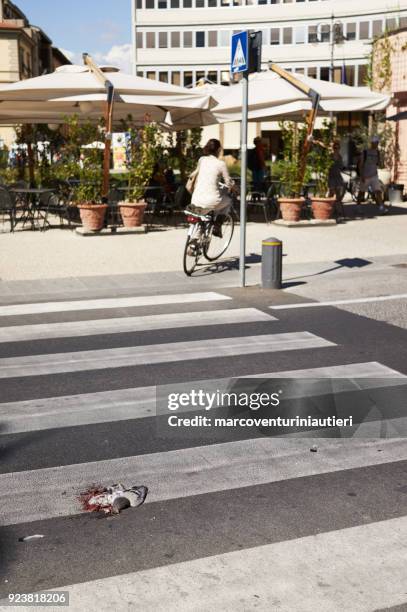 death on the pedestrian crossing - marcoventuriniautieri stock pictures, royalty-free photos & images