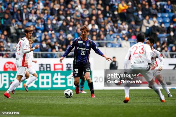 Nagasawa Shun of Gamba Osaka controls the ball during the J.League J1 match between Gamba Osaka and Nagoya Grampus at Suita City Football Stadium on...