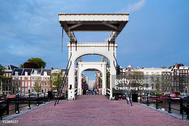 magere brug (skinny bridge) - magere brug stockfoto's en -beelden