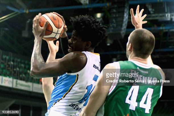 Henry Sims of Vanoli competes with Kyrylo Fesenko of Sidigas during the match quarter final of Coppa Italia between Scandone Sidigas Avellino and...