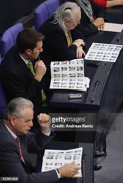Members of the Bundestag read the new 2009 issue of the Bundestag at the first session of the new Bundestag on October 27, 2009 in Berlin, Germany....