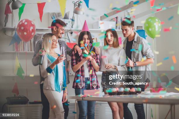 birthday celebration with friends - corporate celebration imagens e fotografias de stock