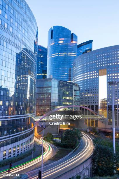 finansdistriktet la défense i paris, frankrike - la defense bildbanksfoton och bilder