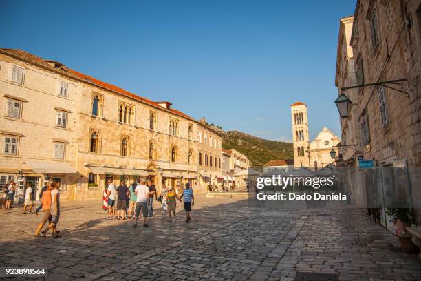 town square hvar - hvar town stock pictures, royalty-free photos & images