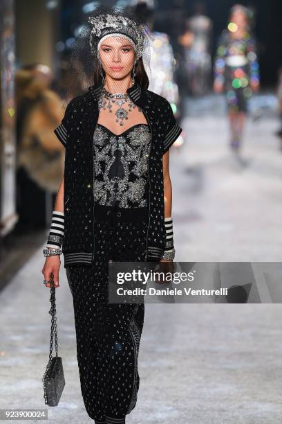 Dolce Gabbana Secret Diamond Show Milan Fashion Week Fall Winter 2018 ...