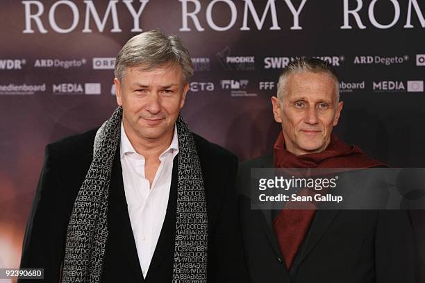 Berlin city Mayor Klaus Wowereit and his partner Joern Kubicki attend the premiere of "Romy" at the Delphi cinema on October 27, 2009 in Berlin,...