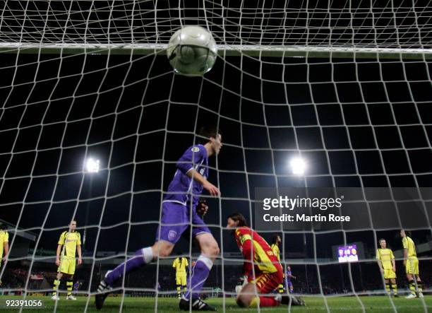 Angelo Barletta of Osnabruck scores his team's 1st goal during the DFB Cup third round match between VfL Osnabrueck and Borussia Dortmund at Osnatel...