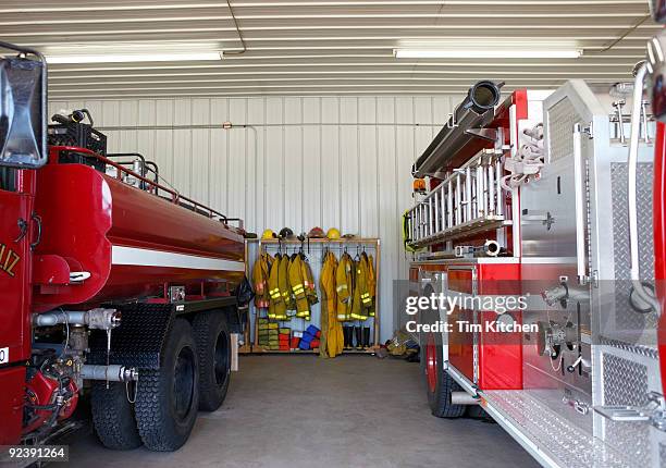 interior of firehouse - quartel de bombeiros imagens e fotografias de stock