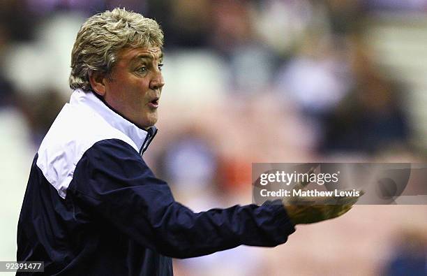 Steve Bruce, manager of Sunderland gives out instructions during the Carling Cup 4th Round match between Sunderland and Aston Villa at the Stadium of...