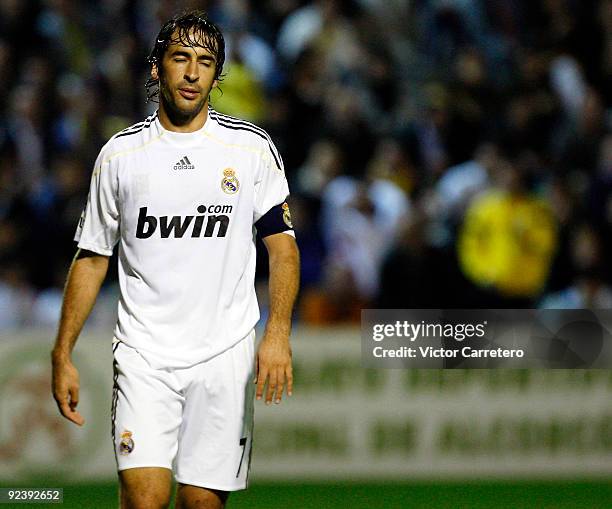 Raul Gonzalez Real Madrid Photos and Premium High Res Pictures - Getty ...