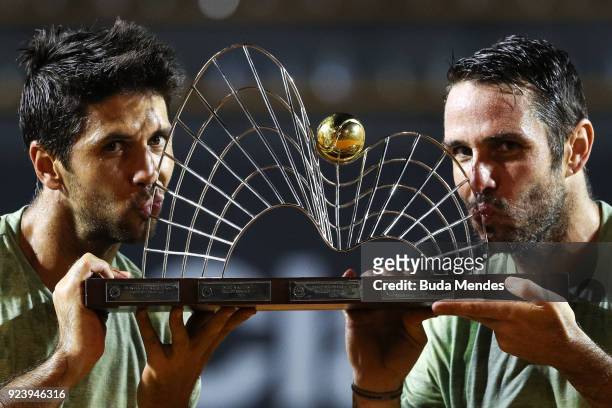 David Marrero and Fernando Verdasco of Spain kiss their trophy after defeating to Alexander Peya of Austria and Nikola Mektic of Croatia during the...
