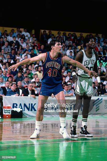 Bill Laimbeer of the Detroit Pistons boxes out against Robert Parish of the Boston Celtics during a game played in 1987 at the Boston Garden in...