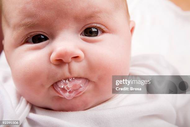 little dribble factory - speeksel stockfoto's en -beelden