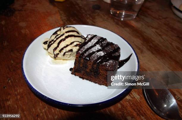 cake with vanilla ice cream and chocolate sauce - chocolate cake stock pictures, royalty-free photos & images