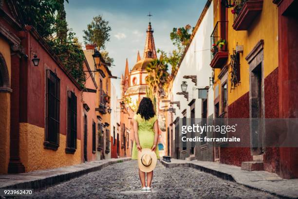 girlfriends traveling mexico - méxico stock pictures, royalty-free photos & images