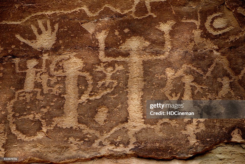 Ancestral Puebloans (Anasazi) petróglifos de pinturas