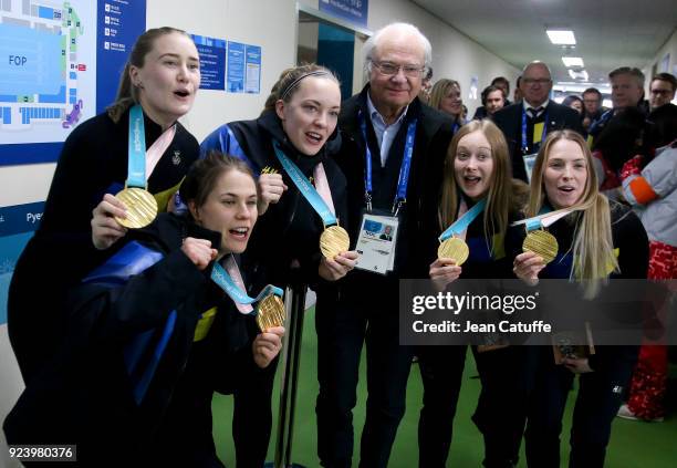 King Carl XVI Gustaf of Sweden poses with gold medalists of Team Sweden Anna Hasselborg, Sara McManus, Agnes Knochenhauer, Jennie Waahlin, Sofia...