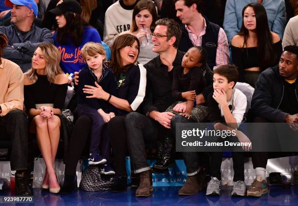 Mariska Hargitay and Peter Hermann sit courtside with children Amaya Hermann, Andrew Hermann and August Hermann at the New York Knicks vs Boston...