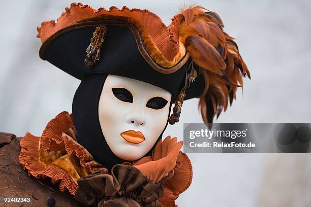 mask with historical venetian costume at carnival in venice (xxl) - venetiaans masker stockfoto's en -beelden