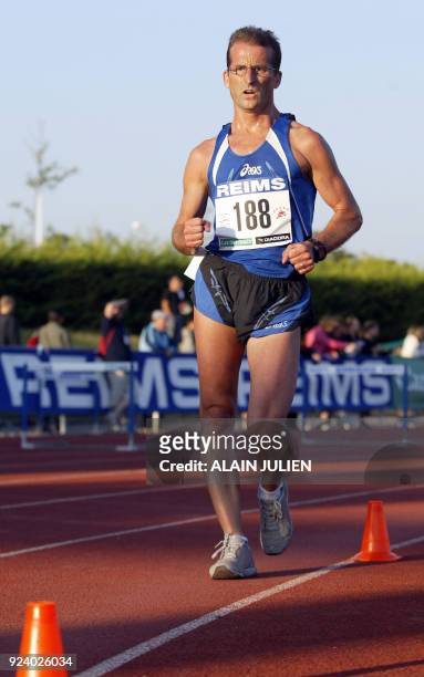 Denis Langlois, selectionné pour les championnats du monde d'athlétisme d'Helsinki, produit son effort au cours du 5.000 m marche, le 21 juillet...