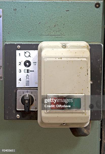 a partir de: botones de inicio de máquina - motor eléctrico fotografías e imágenes de stock