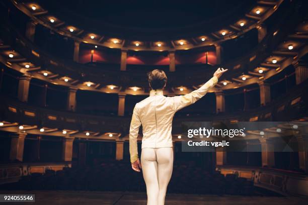 male ballet dancer - palco imagens e fotografias de stock