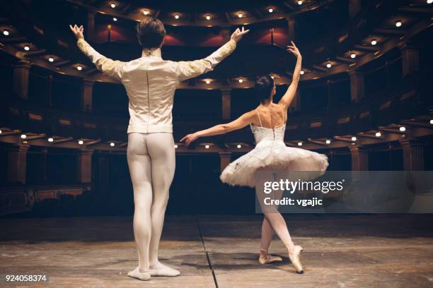 ballerina's leven - balletdanser stockfoto's en -beelden