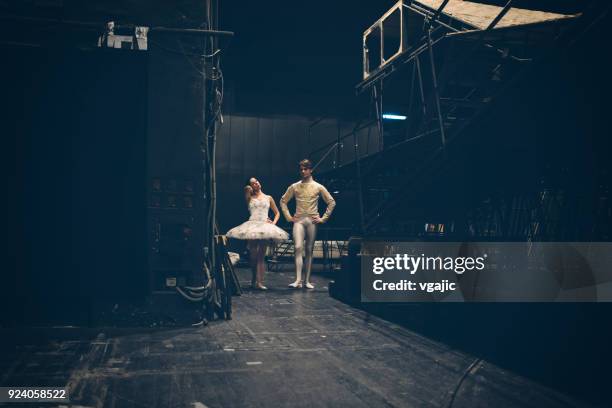 ballerina's leven - backstage stockfoto's en -beelden