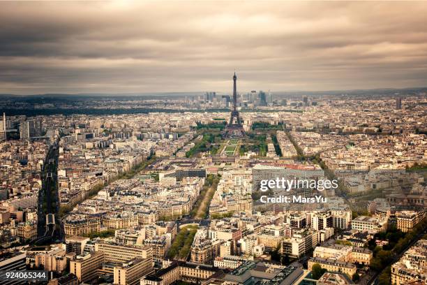 eiffelturm in paris - marsyu stock-fotos und bilder