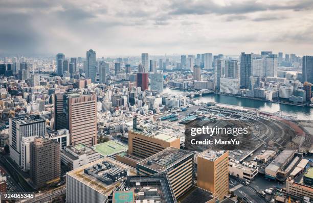 skyline von tokio an schönen tag - marsyu stock-fotos und bilder