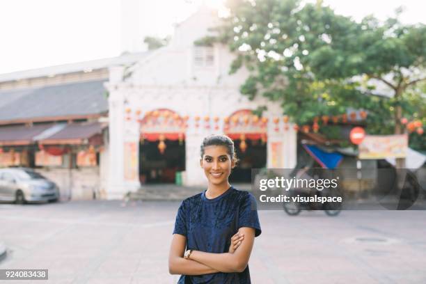 gelukkige vrouw - george town penang stockfoto's en -beelden