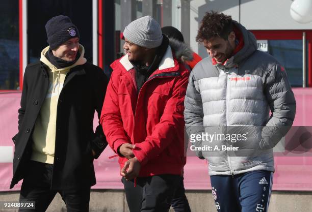 Robert Lewandowski and Javi Martinez of FC Bayern Muenchen chat with NFL player Deshaun Watson of Houston Texans after a training session at the...