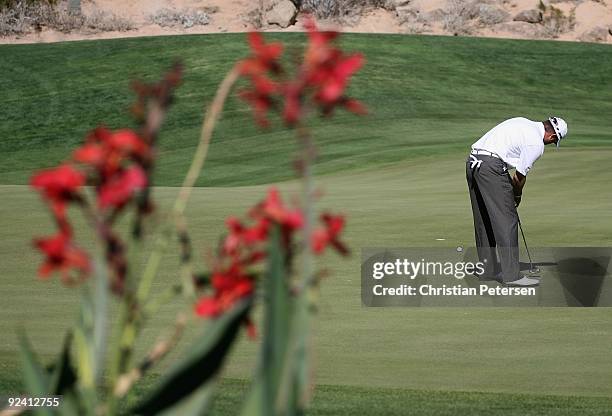 Ryan Palmer putts on the 16th hole green during the third round of the Frys.com Open at Grayhawk Golf Club on October 24, 2009 in Scottsdale, Arizona.