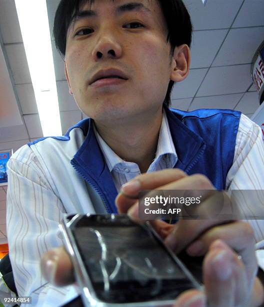 China-telecom-mobile-technology-Apple-iPhone,FOCUS A Chinese vendor offers a 'high imitation' iPhone at a shop in Beijing on October 28, 2009....