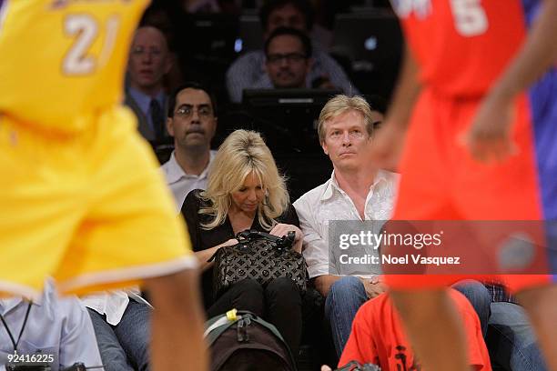 Heather Locklear and Jack Wagner attend the Los Angeles Lakers vs Los Angeles Clippers game on October 27, 2009 in Los Angeles, California.