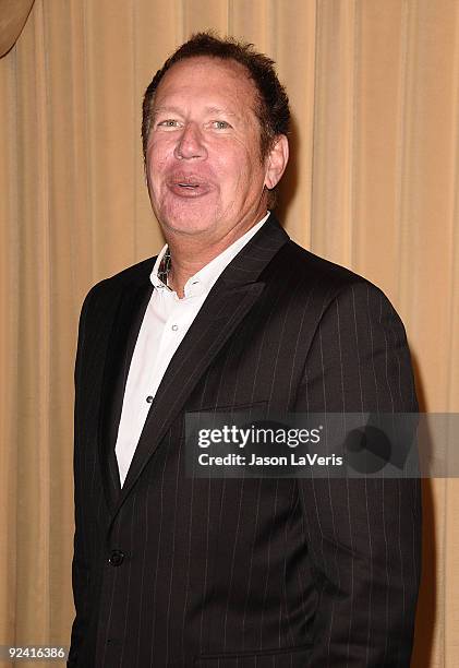 Comedian Garry Shandling attends the 2009 Fullfillment Fund annual stars benefit gala at Beverly Hills Hotel on October 26, 2009 in Beverly Hills,...