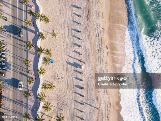 fort lauderdale beach au lever du soleil du point de vue de drone - sunrise fort lauderdale photos et images de collection