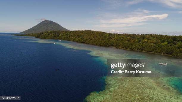 bunaken island. - sulawesi norte imagens e fotografias de stock