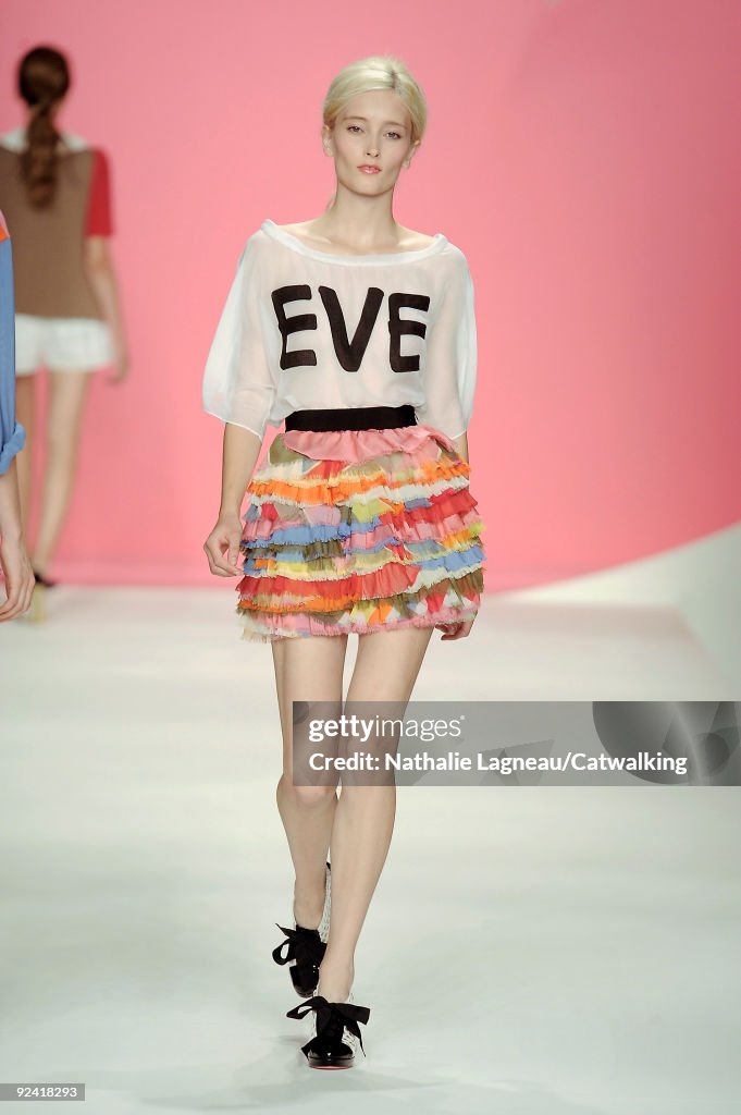 Moschino Cheap & Chic - Milan Fashion Week Spring/Summer 2010