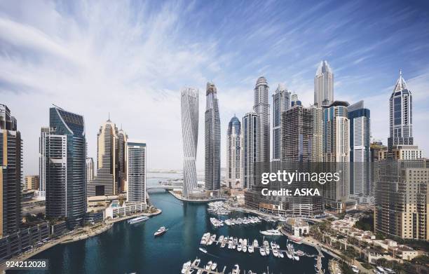 die skyline von dubai marina - dubai stock-fotos und bilder