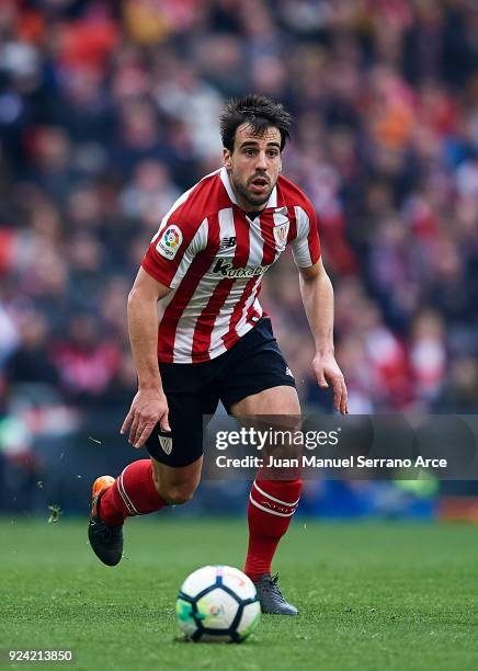 Benat Etxebarria of Athletic Club controls the ball during the La Liga match between Athletic Club Bilbao and Malaga CF at San Mames Stadium on...