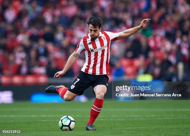 Benat Etxebarria of Athletic Club controls the ball during the La Liga match between Athletic Club Bilbao and Malaga CF at San Mames Stadium on...