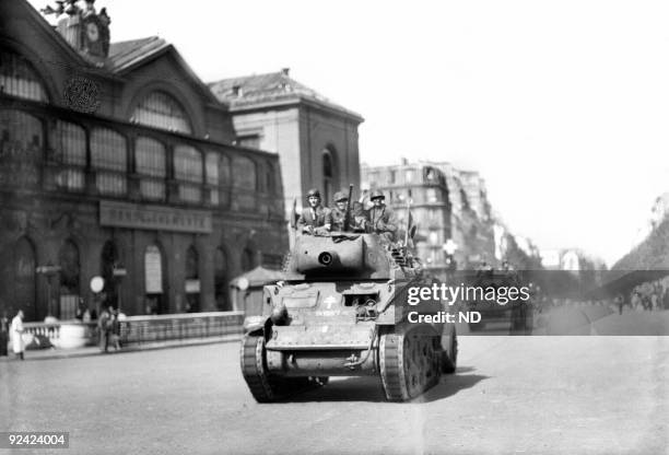 World War II. Liberation of Paris. Tanks of the Leclerc division arriving at the gare Montparnasse. Paris, on August 25, 1944.