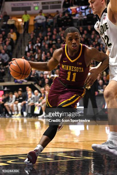 Minnesota Golden Gophers guard Isaiah Washington dribbles to the basket during the Big Ten Conference college basketball game between the Minnesota...