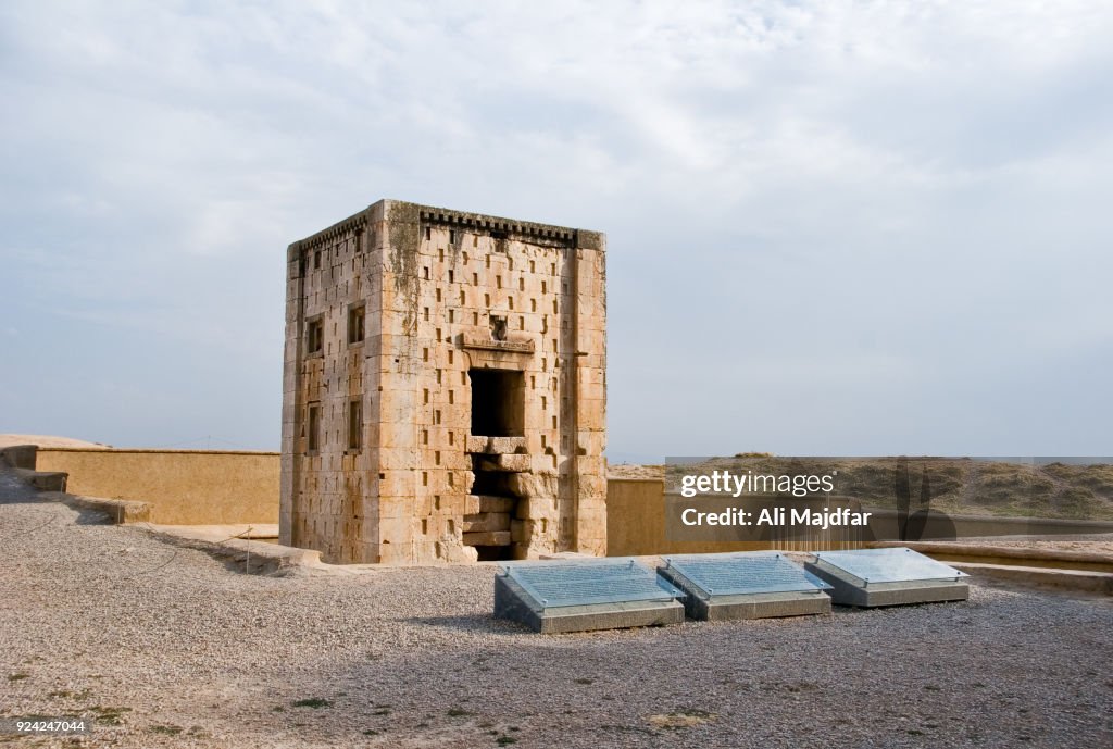Naghshe Rostam High-Res Stock Photo - Getty Images