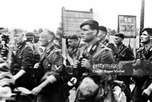 Second World War. Invasion of France. German infantrymen in Morhange, Moselle France). June 1940.