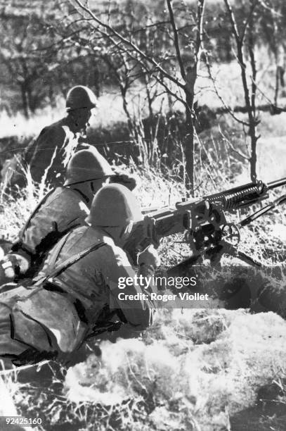 Machine Gun 1942 Photos and Premium High Res Pictures - Getty Images