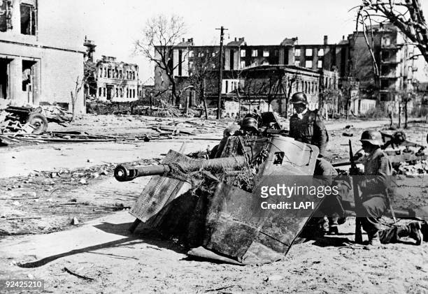World War II. Russian front. Street fight in Stalingrad, October 1942.